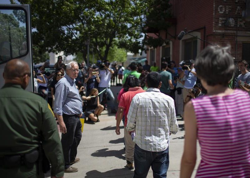 Fiscal de Texas quiere cerrar organización católica que ayuda a migrantes