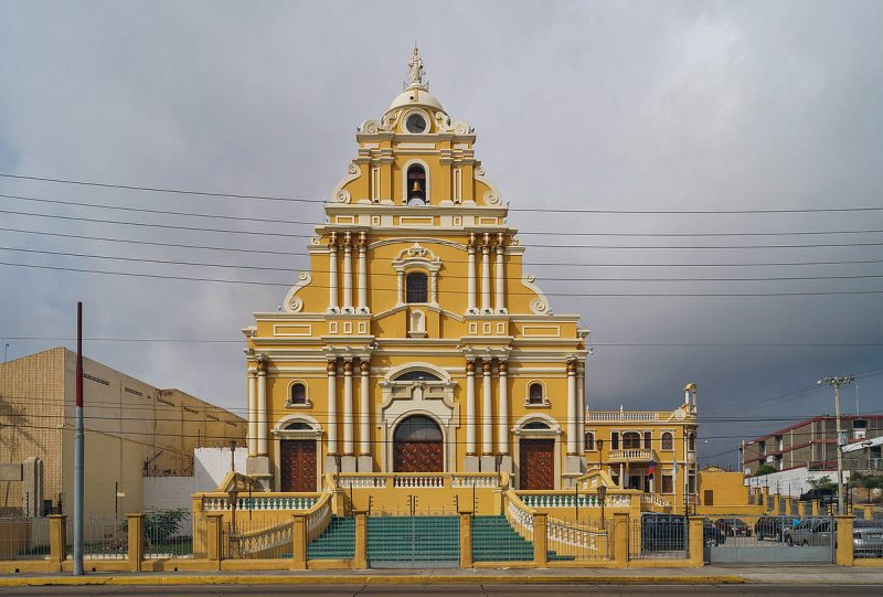 Roban corona de la Virgen de la Milagrosa en Maracaibo