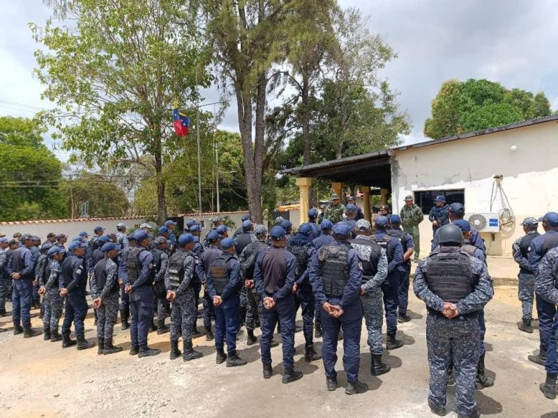 Despliegan a 200 policías en La Paragua tras muerte de 16 mineros