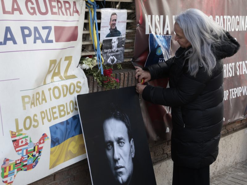 Exiliados rusos en España homenajean a Navalni