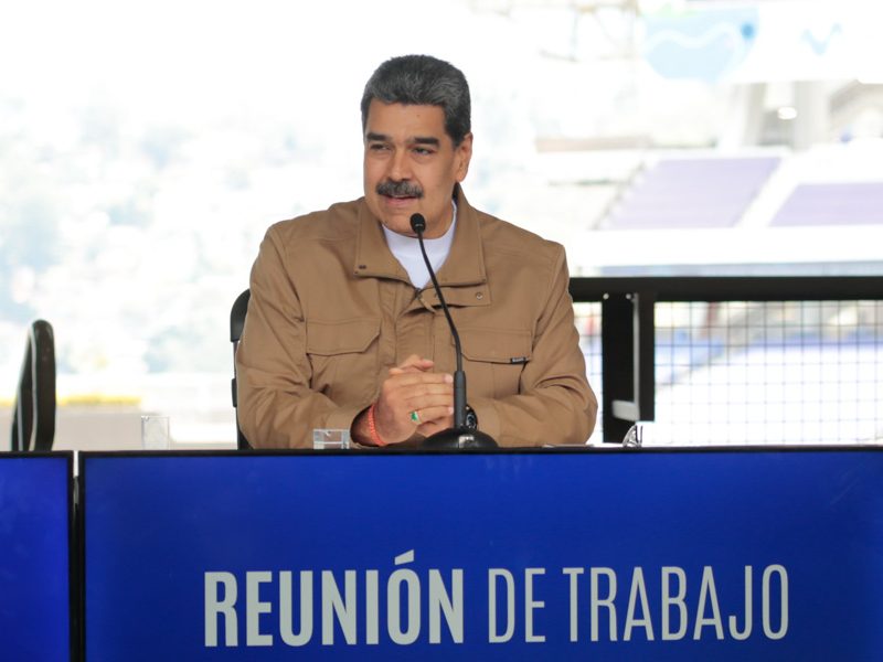 «Maduro es el pueblo y no saldrán del pueblo», declara gobernante en reunión del alto mando político