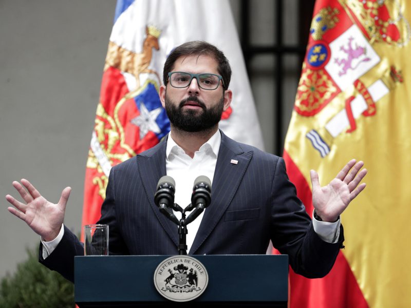 Boric se reúne con embajador chileno en Venezuela tras llamado a consultas