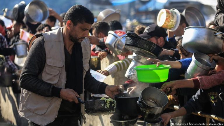 ONU: Israel comete un crimen de guerra en Gaza al usar el hambre como "método de guerra"