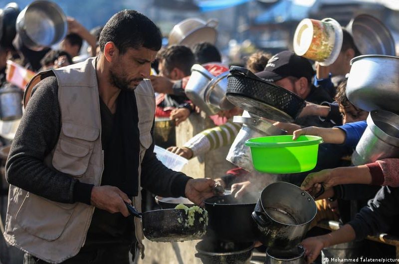 ONU: Israel comete un crimen de guerra en Gaza al usar el hambre como "método de guerra"