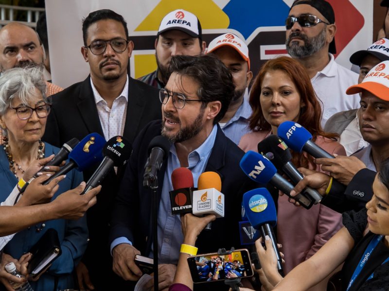 Un exalcalde venezolano se convierte en el segundo candidato a las presidenciales de julio