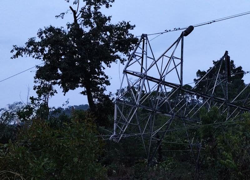 Caída de una torre eléctrica deja sin luz a Puerto Ayacucho en Amazonas