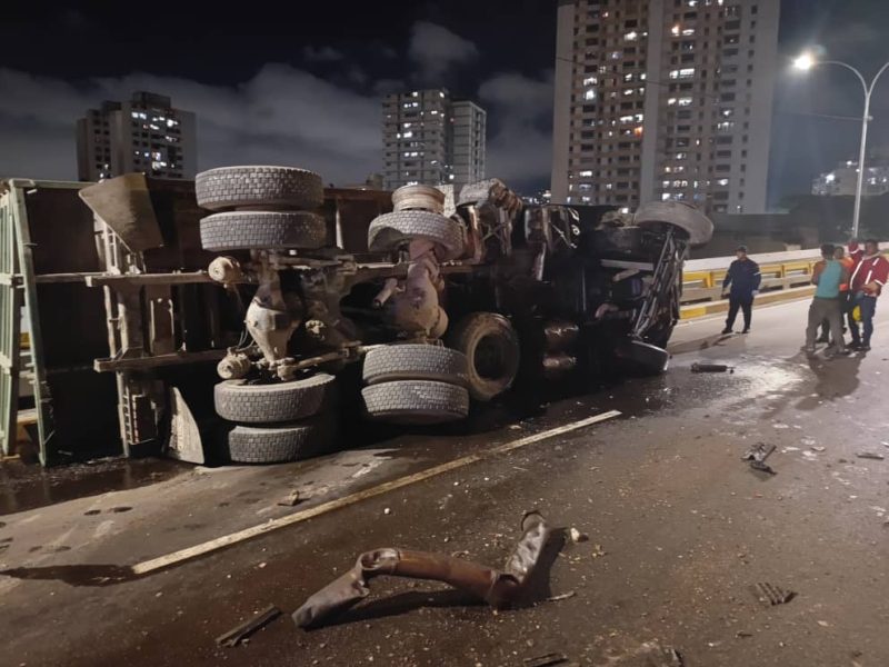 La mayoría de los accidentes ocurren por el exceso de velocidad y el uso del celular al conducir
