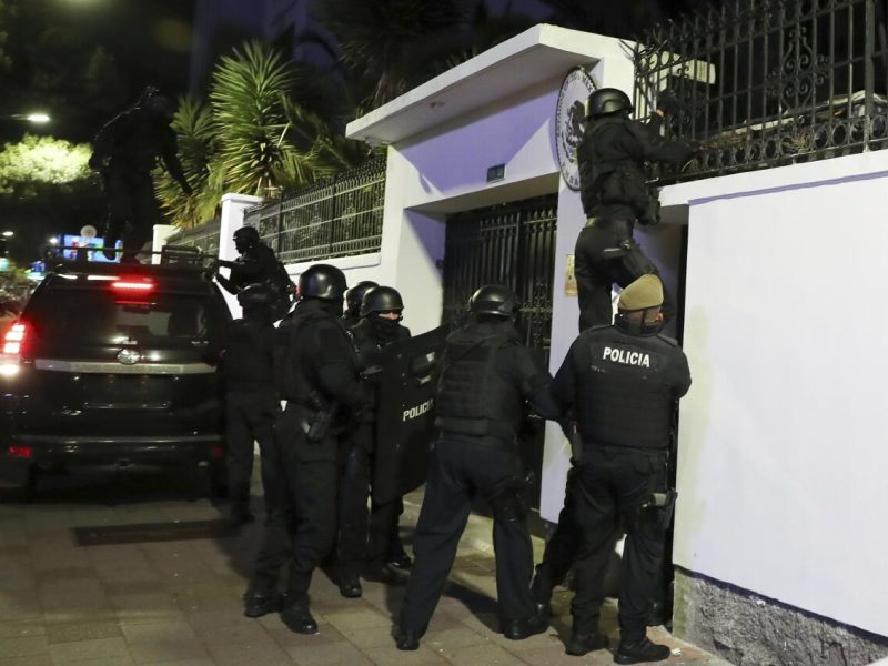 Gobiernos de más de diez países rechazan asalto a embajada mexicana