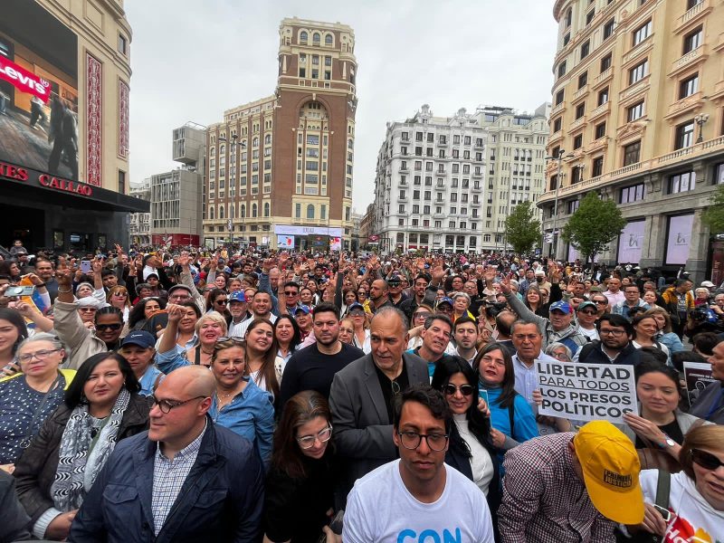 Venezolanos en Madrid protestan por dificultades para inscribirse en el RE