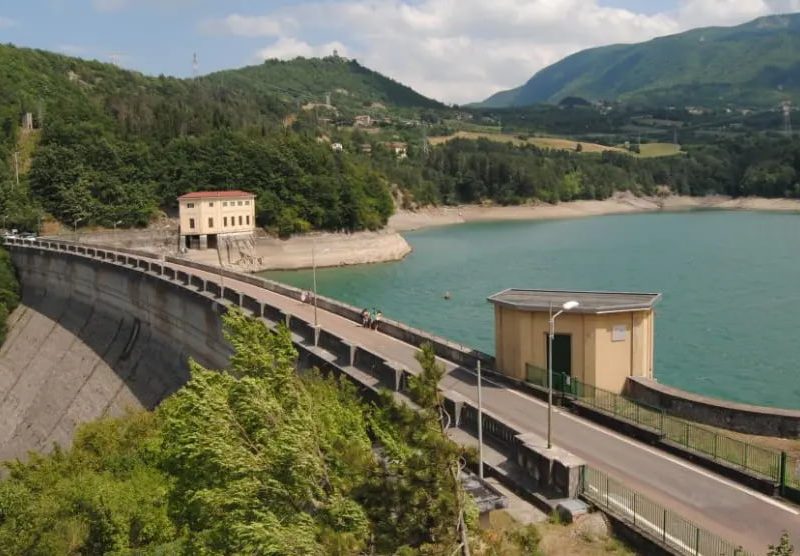Cuatro heridos y varios desaparecidos por explosión de central hidroeléctrica en Italia
