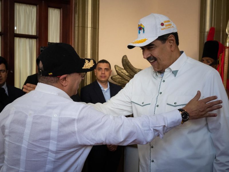 Petro dice que la paz política en Venezuela