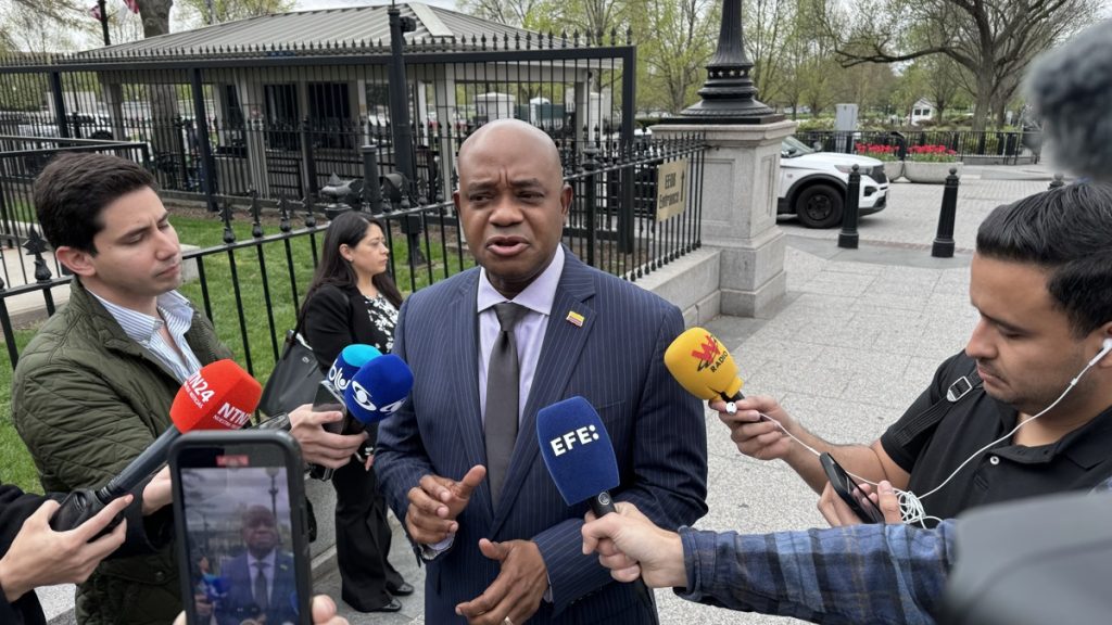 El canciller colombiano reitera en EE.UU. su oposición a las sanciones a Venezuela