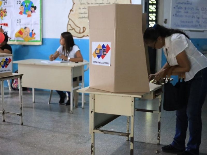 Intimidan a periodista en Anzoátegui cuando cubría consulta popular, denuncia Ipysve
