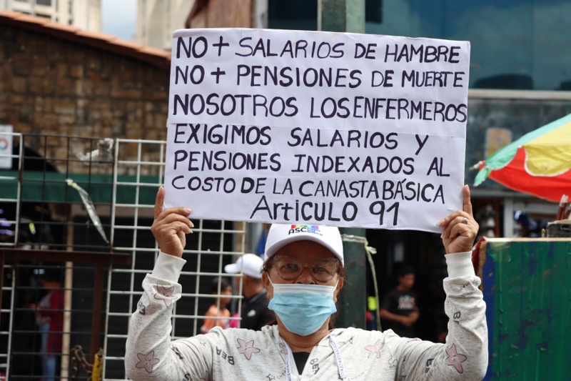 Trabajadores públicos realizan un viacrucis para protestar por Salario (Mairet Chourio)