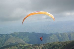 Buscan a parapentista que se extravió en El Ávila