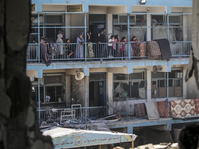 Al menos 36 muertos en ataque israelí a escuela de la UNRWA
