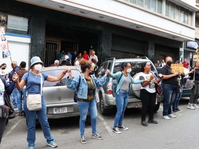 Docentes protestan frente a la Inspectoría del Trabajo. Foto: Mairet Chourio