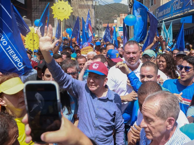 Edmundo González realiza visita sorpresa a La Guaira este 8 de junio