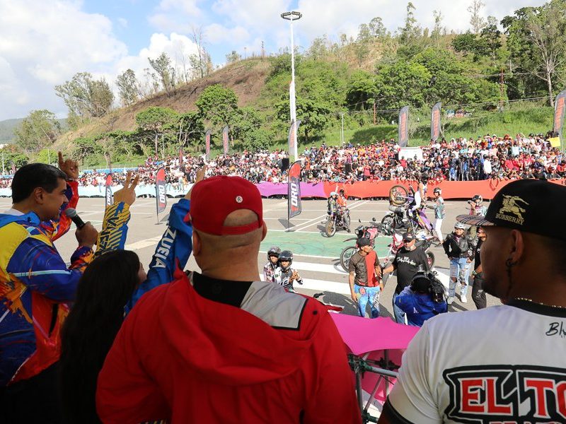 Maduro promete anuncios para garantizar triunfo electoral durante chequeo del 1x10