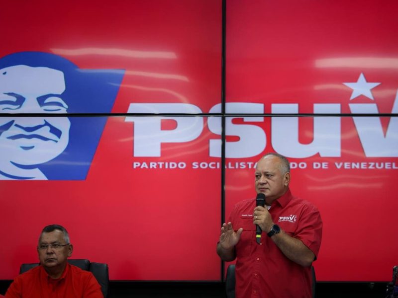 Cabello presenta 1x10x7 en el Zulia y critica a Rosales y a empresarios