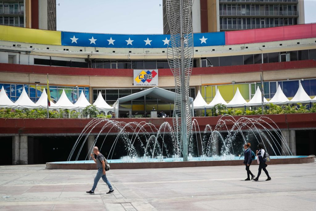Elecciones no crean democracia