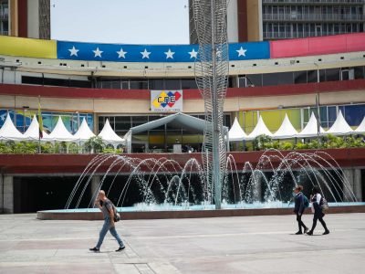Elecciones no crean democracia