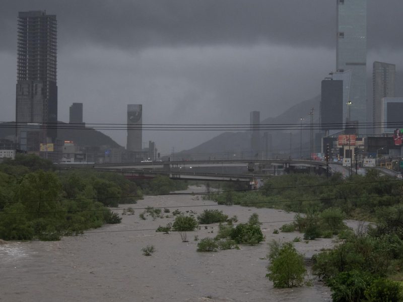 Tormenta Alberto deja lluvias "torrenciales" en su avance sobre el noreste de México