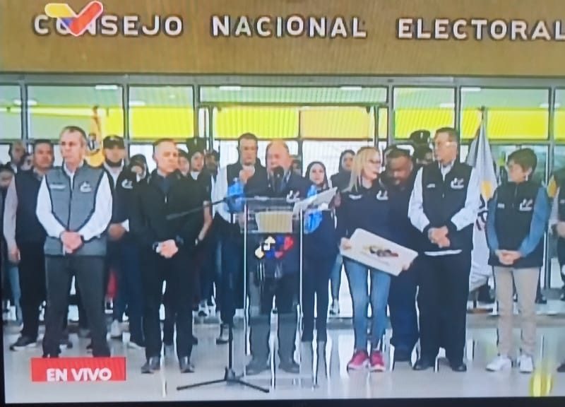 Elvis Amoroso pide a observadores respetar las leyes venezolanas