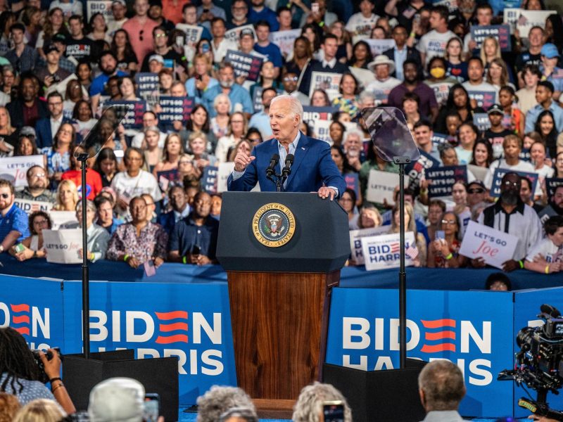 Líderes demócratas rechazan llamados para que Biden abandone la carrera por la Casa Blanca