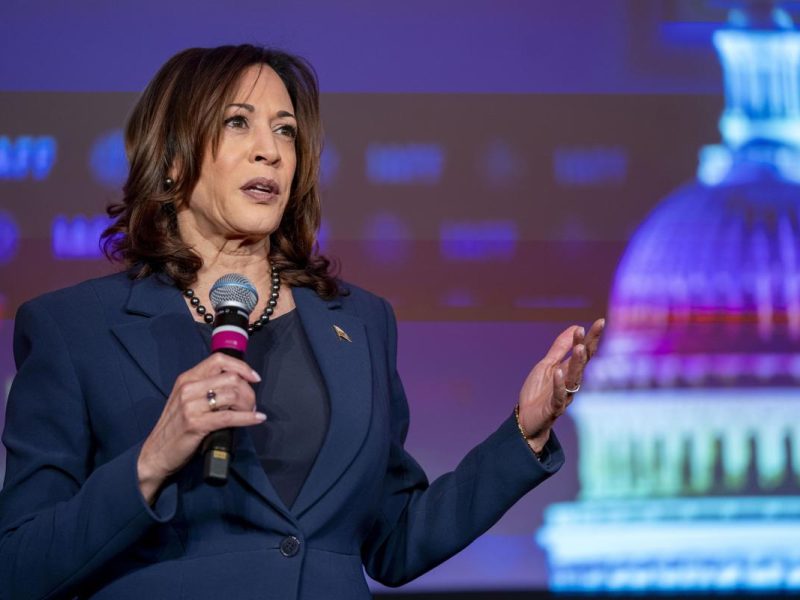 Kamala Harris gana fuerza como relevo si Biden se retira de la campaña