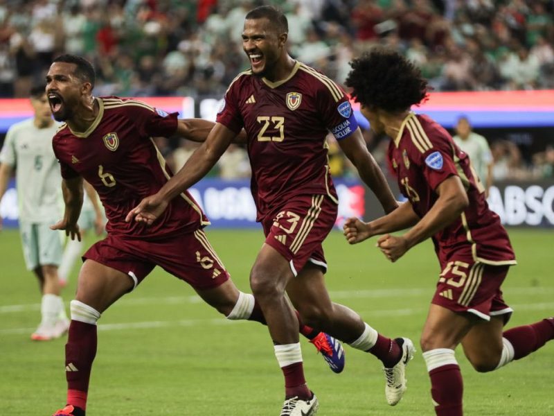 Vinotinto juega con Canadá
