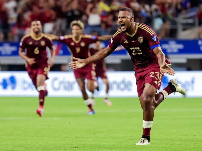 Salomón Rondón marcó el gol que puso a empatar a Venezuela con Canadá