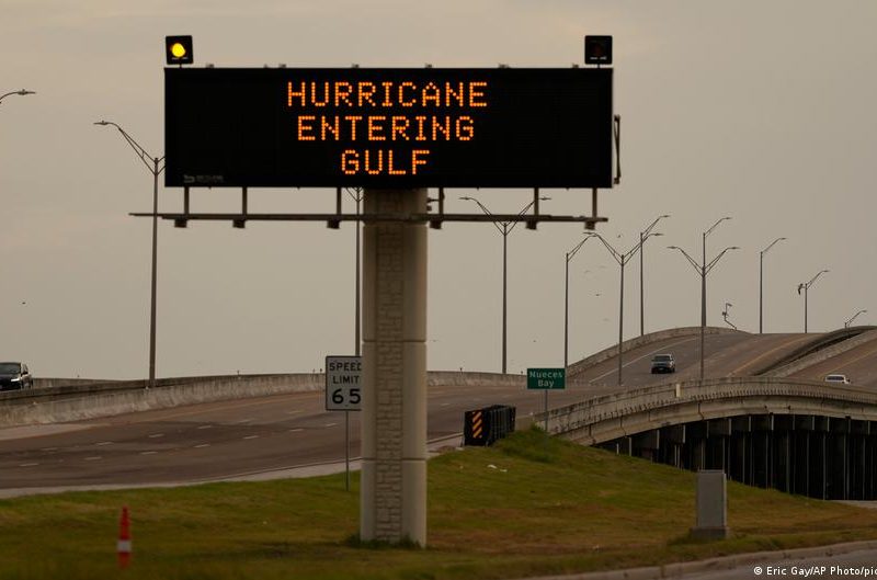 Huracán Beryl entra en Texas causando fuertes lluvias, marejadas y cortes de energía