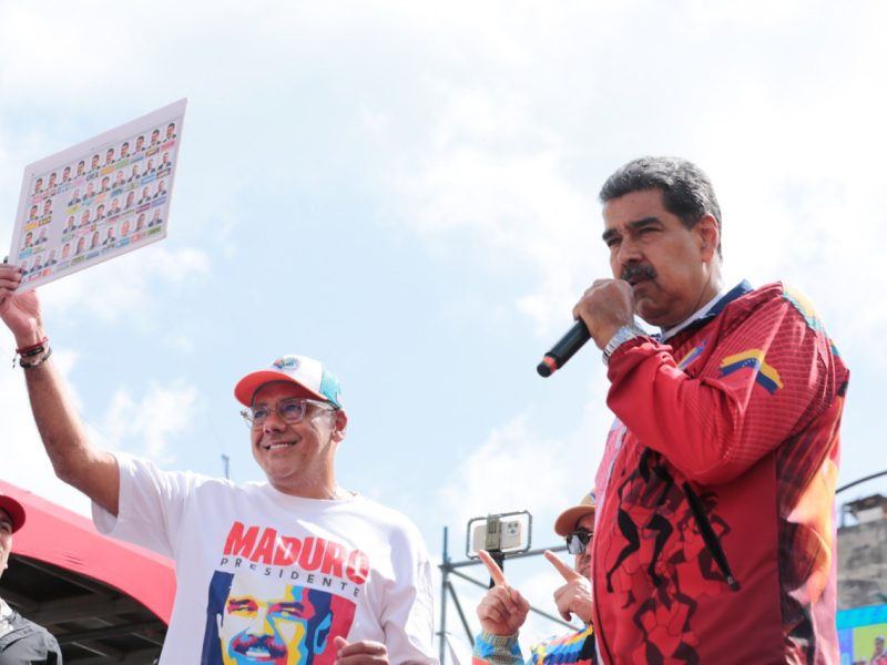 Maduro pide en Los Teques a los electores no dejarse engañar por la tarjeta de “la manito”