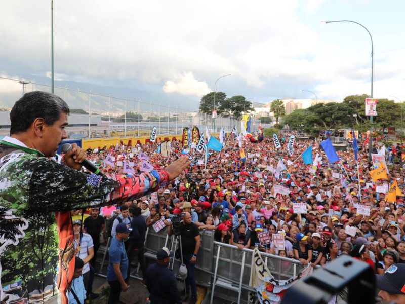 Maduro hace campaña en Caracas y asegura que “nadie suspenderá” elecciones presidenciales