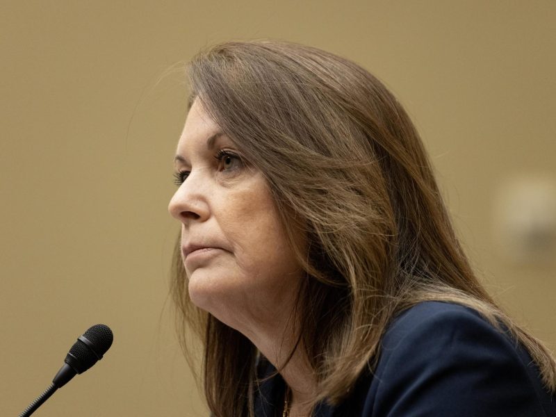 Renuncia directora del Servicio Secreto de EEUU tras las críticas por el atentado a Trump