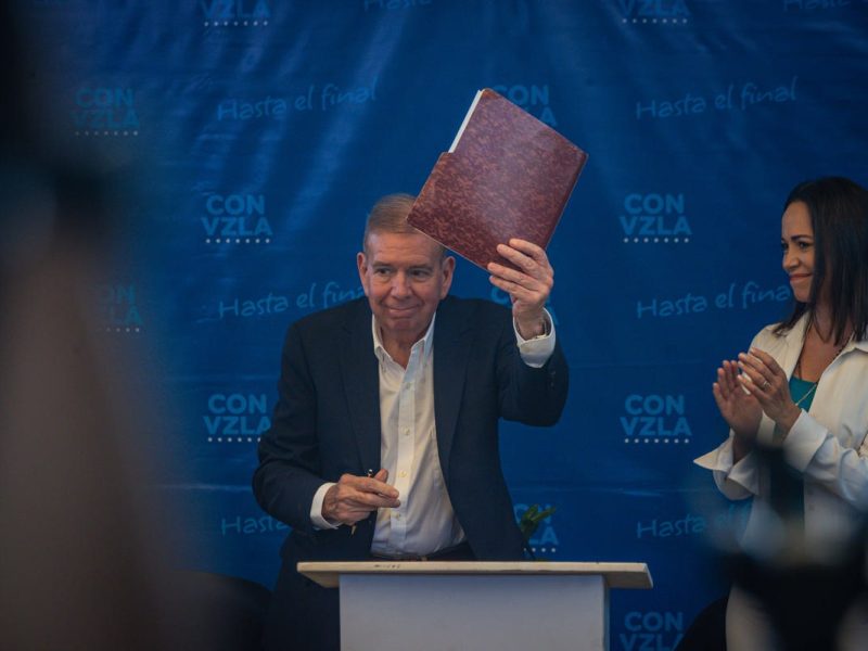 Bloque opositor se compromete a comenzar un proceso para la "democratización" de Venezuela