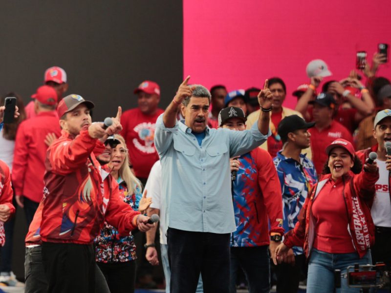 Maduro cierra campaña en Caracas y asegura que chavismo va a elecciones “sin una sola fisura”