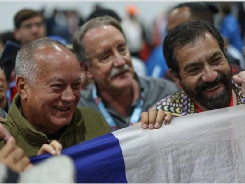 Cabello advierte ante acompañantes internacionales de elecciones que chavismo no capitulará