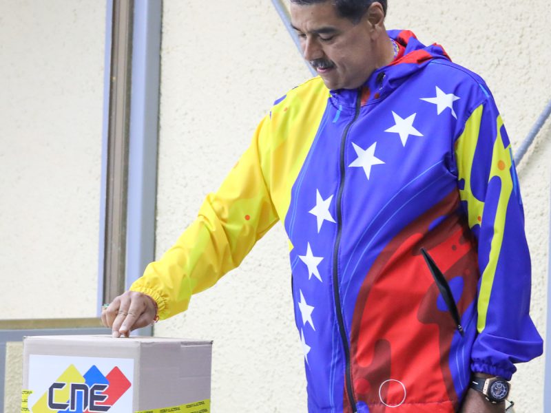 Nicolás Maduro vota en las elecciones presidenciales de Venezuela