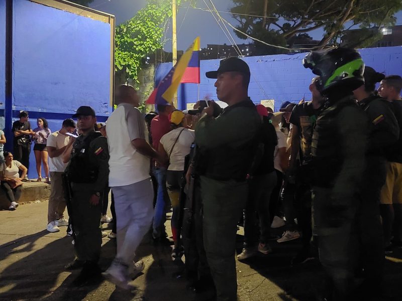 Las mesas electorales debían cerrar a las 6pm si no tenían electores en cola