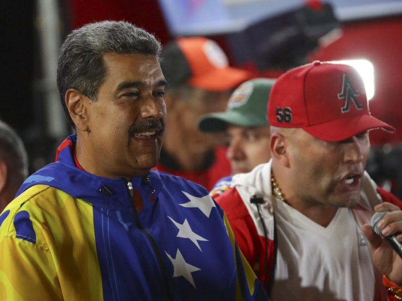 Maduro pide "respeto a la voluntad popular" tras ser proclamado presidente reelecto