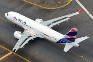 Latam Perú confirma la suspensión de vuelos entre Lima y Caracas hasta el 31 de agosto