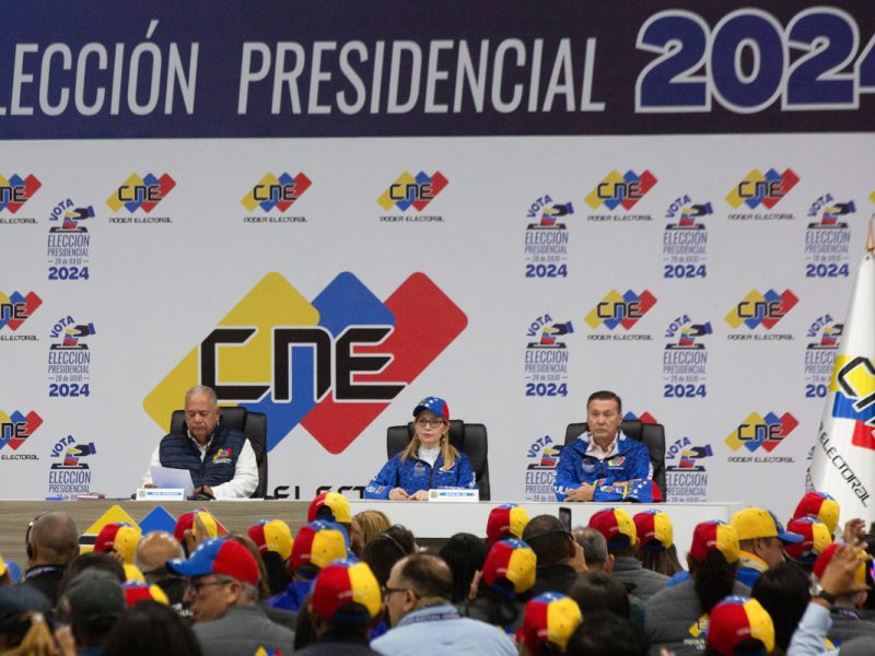 El CNE anuncia que Maduro gana las presidenciales con un 51,20 % con el 80 % escrutado