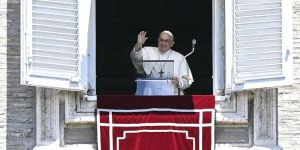 Papa Francisco pide “buscar la verdad” y evitar la violencia en Venezuela