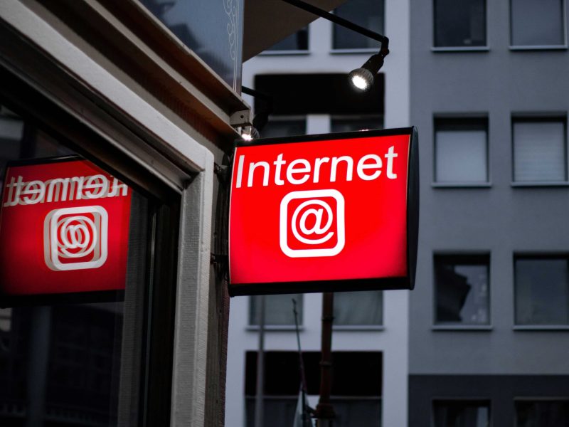 Organizaciones piden fin a restricciones de Internet y la persecución a disidencia en Venezuela