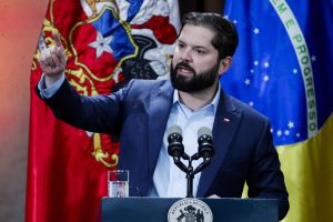Boric dice "no tener dudas" de que el Gobierno de Maduro "trató de cometer fraude"