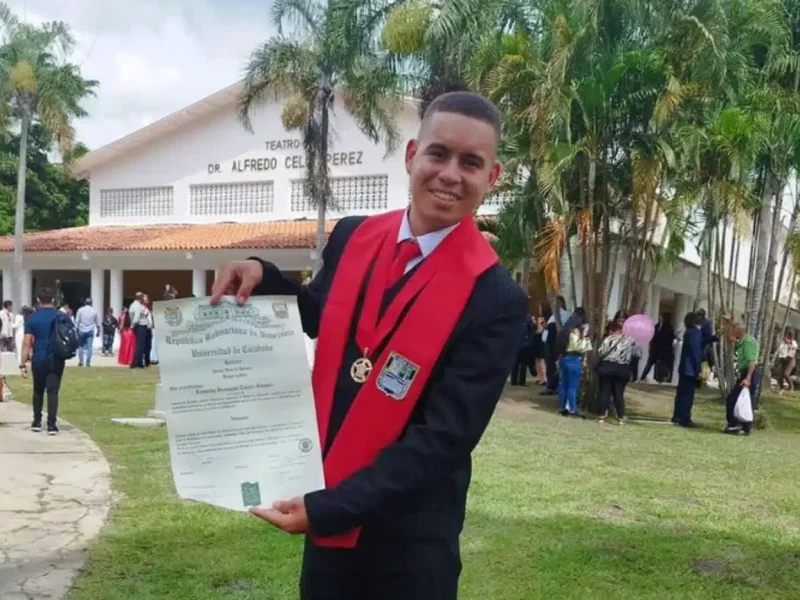“Mi hijo no cometió ningún delito, el mal se lo hacen a él”, dice madre de abogado detenido Kennedy Tejeda 