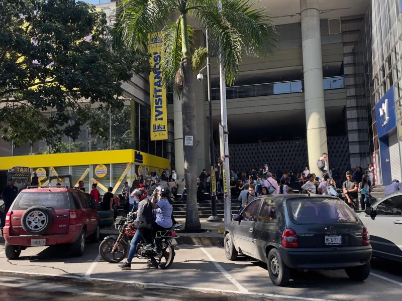 Caraqueños se enteraron en sus sitios de trabajo del apagón eléctrico