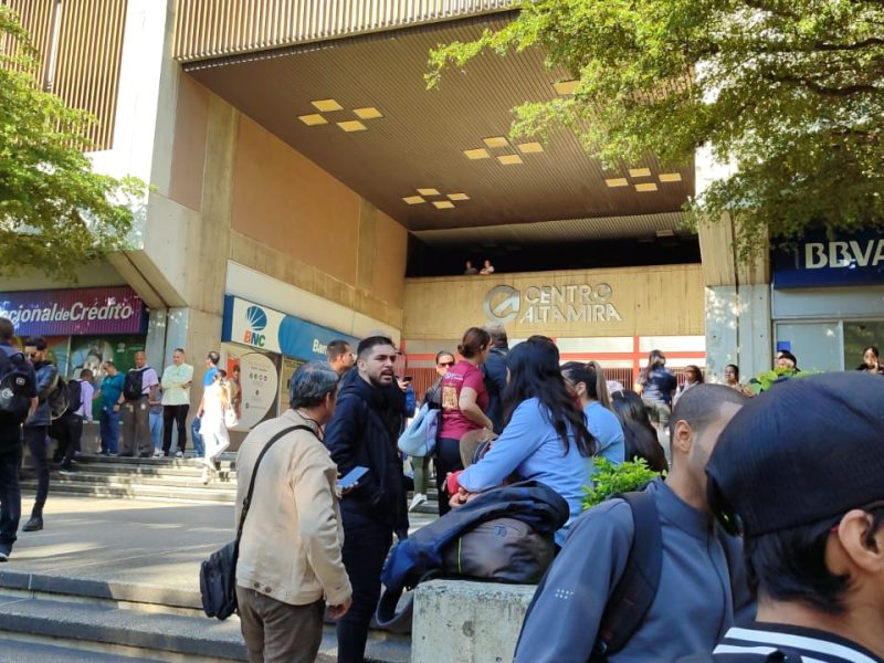 Caraqueños se enteraron en sus sitios de trabajo del apagón eléctrico